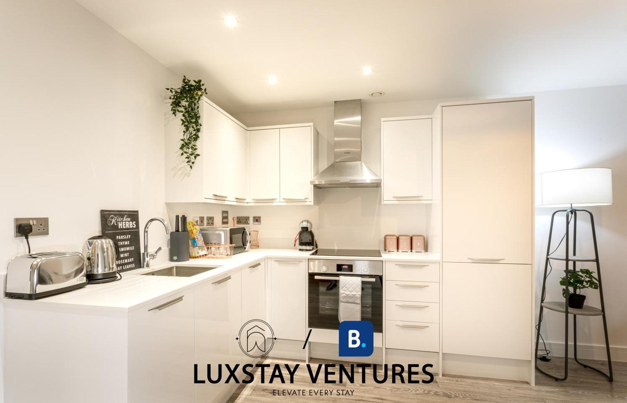 Ideal Family & Business Stay! 2 Min To Station, 10 Min To Harry Potter, 30 Min To London Euston & Free Parking! Апартаменты *